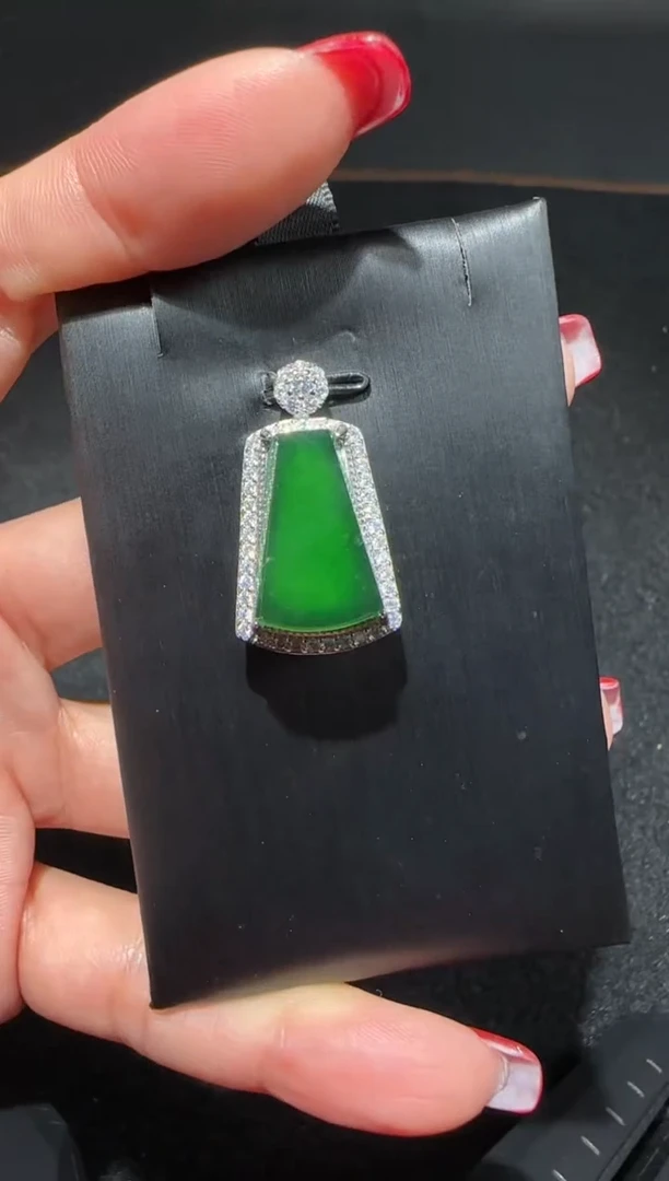 【闪购商品】翡翠吊坠(赠链)未镶嵌多样性发货拍一发一