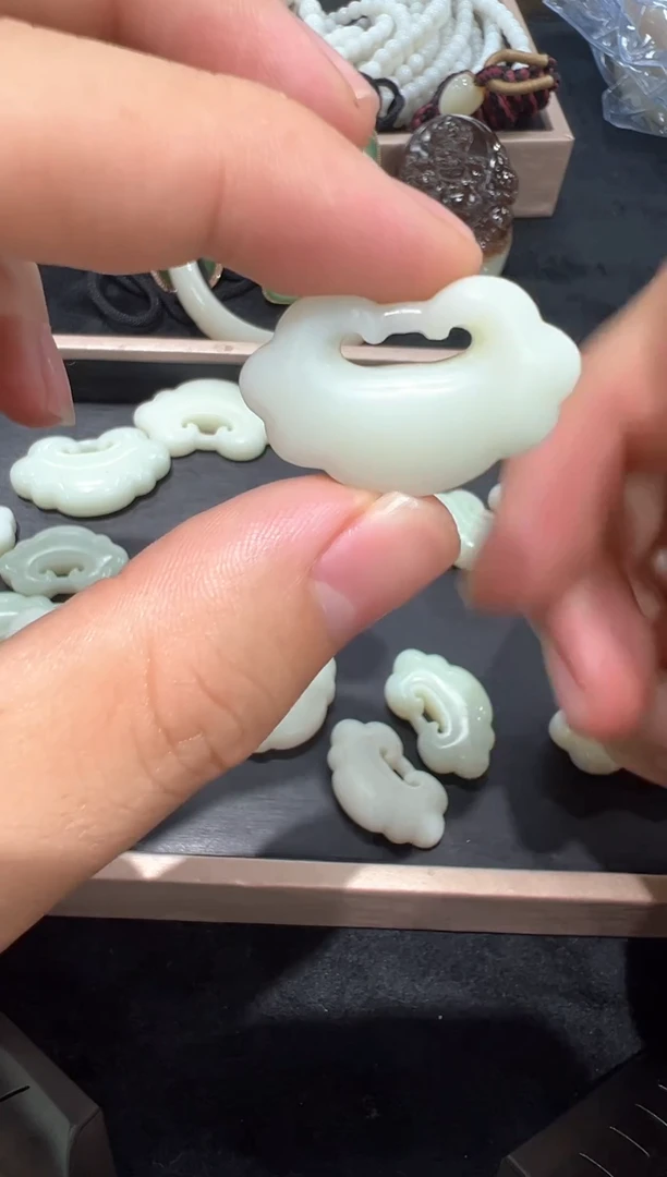 和田玉未镶嵌颈饰如意（多样性发货）