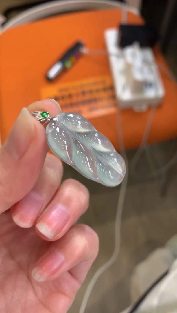 颈饰18K金镶嵌翡翠✨*月---126065