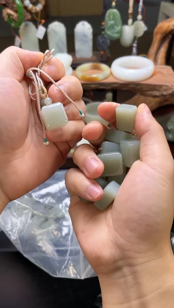 【闪购商品】和田玉方牌未镶嵌D且末青白 大杂烩方牌 多样性发一