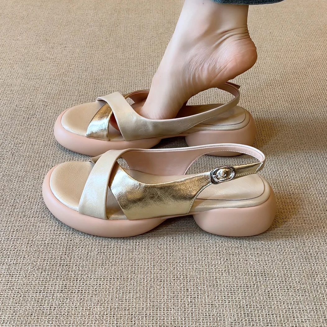 RubyL/4.5cm简约通勤百搭拼色交叉后绊带舒适松糕厚底露趾凉鞋