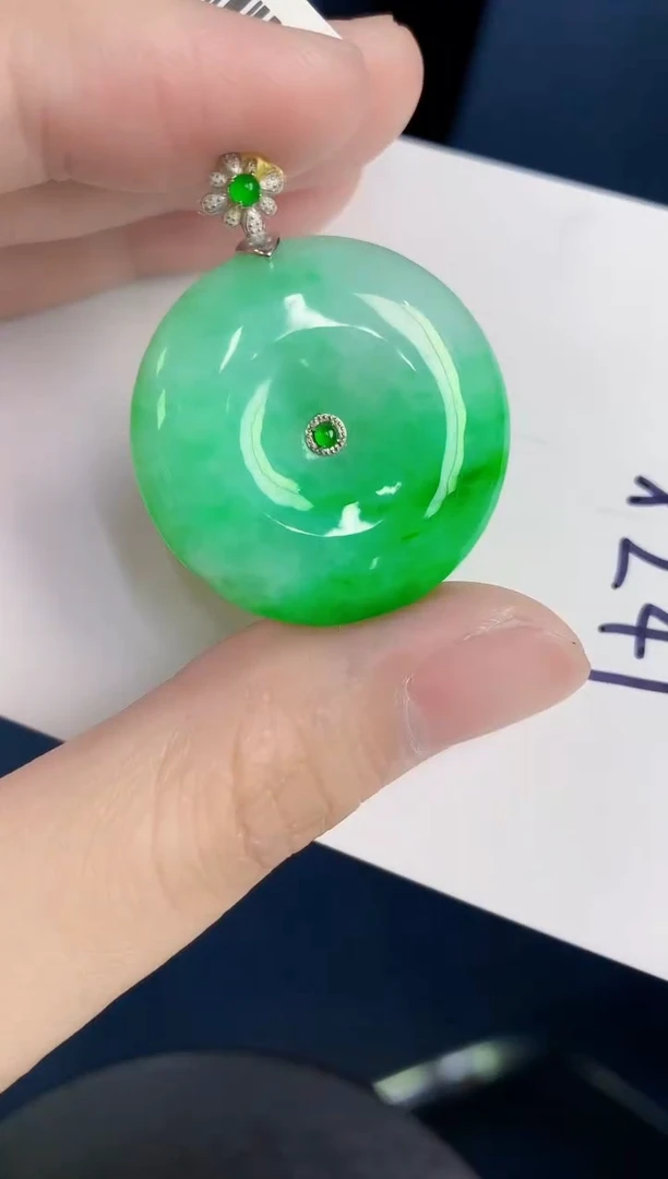 颈饰18K金镶嵌翡翠天然翡翠缅甸A货
