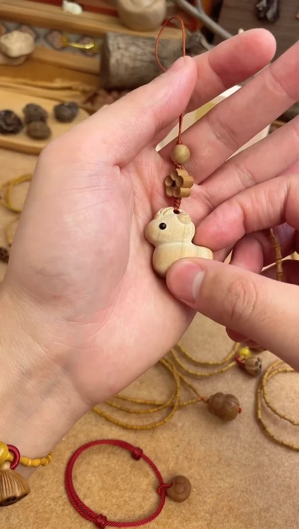 桃木小马一物一拍手机挂件