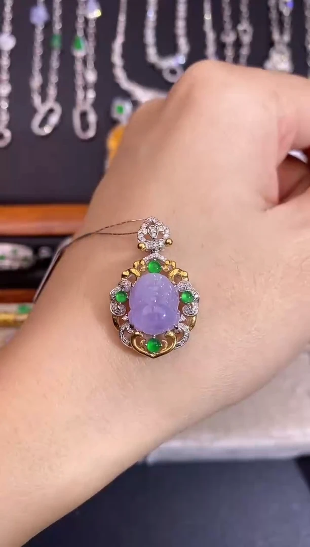 颈饰18K金镶嵌翡翠吊坠