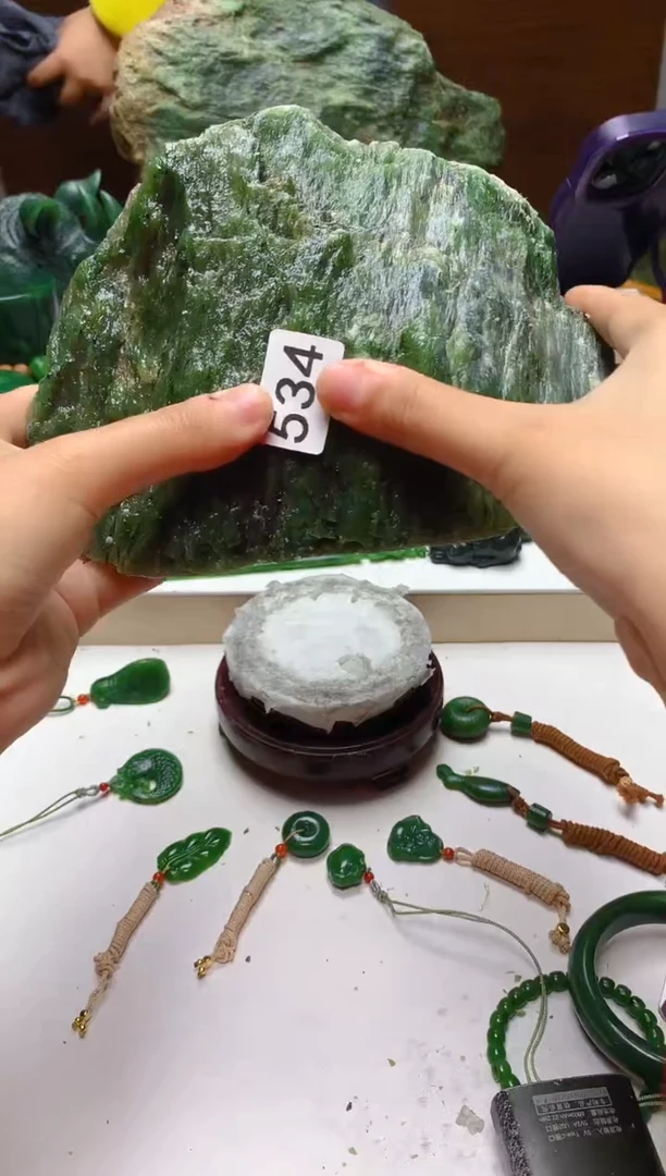 未镶嵌和田玉（碧玉）珠宝半成品1