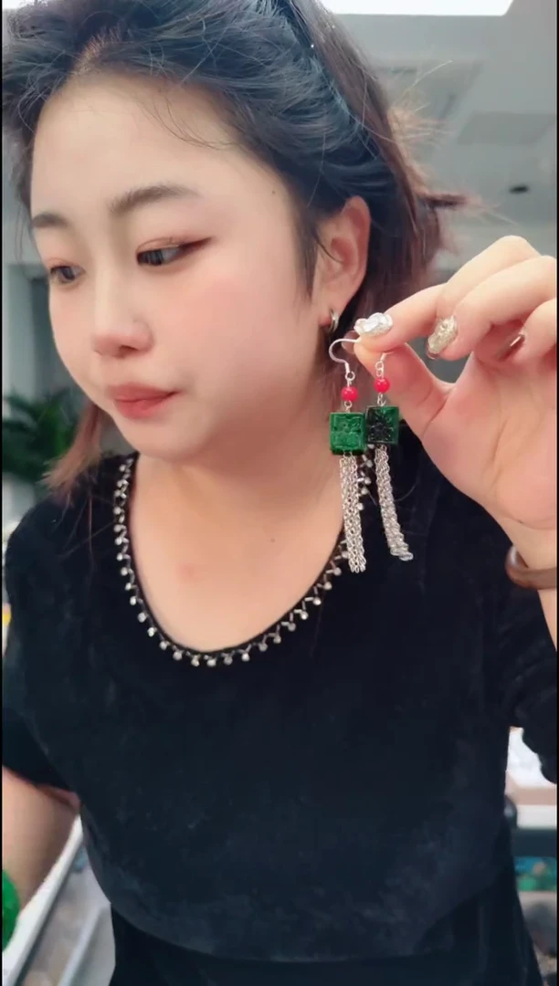 颈饰未镶嵌翡翠1405绿方耳坠