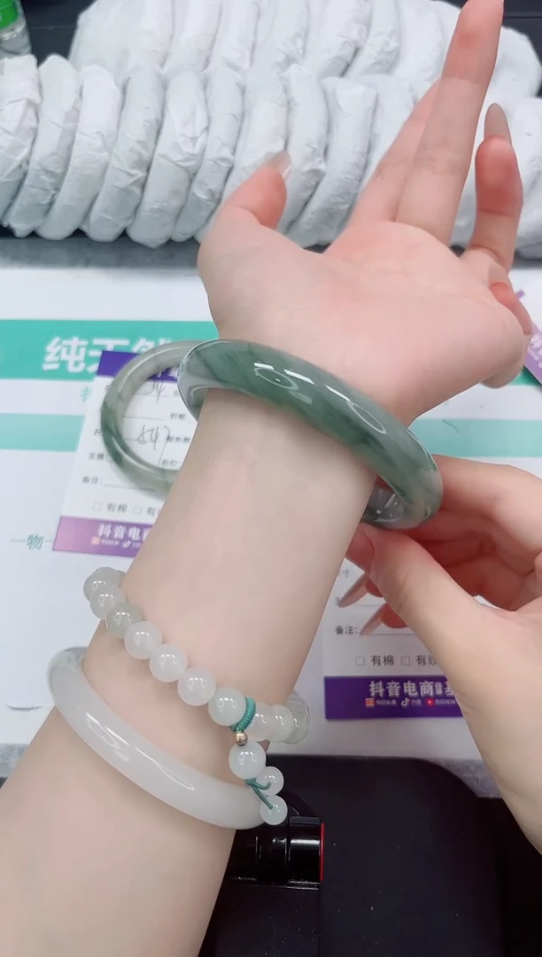 石英质玉手镯未镶嵌35-64.3