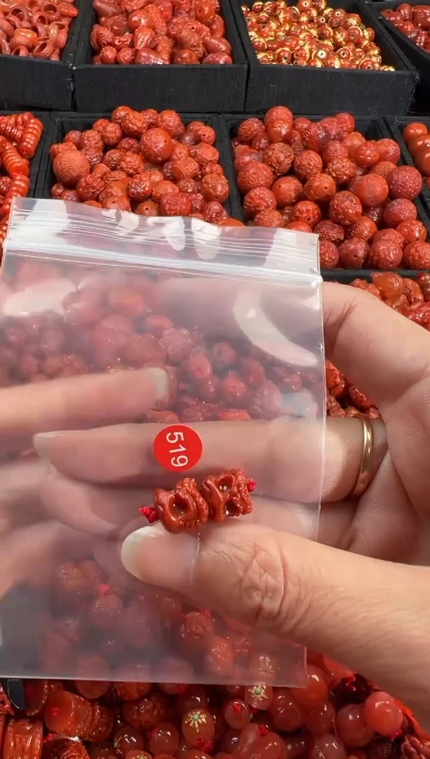 南红玛瑙未镶嵌颈饰1