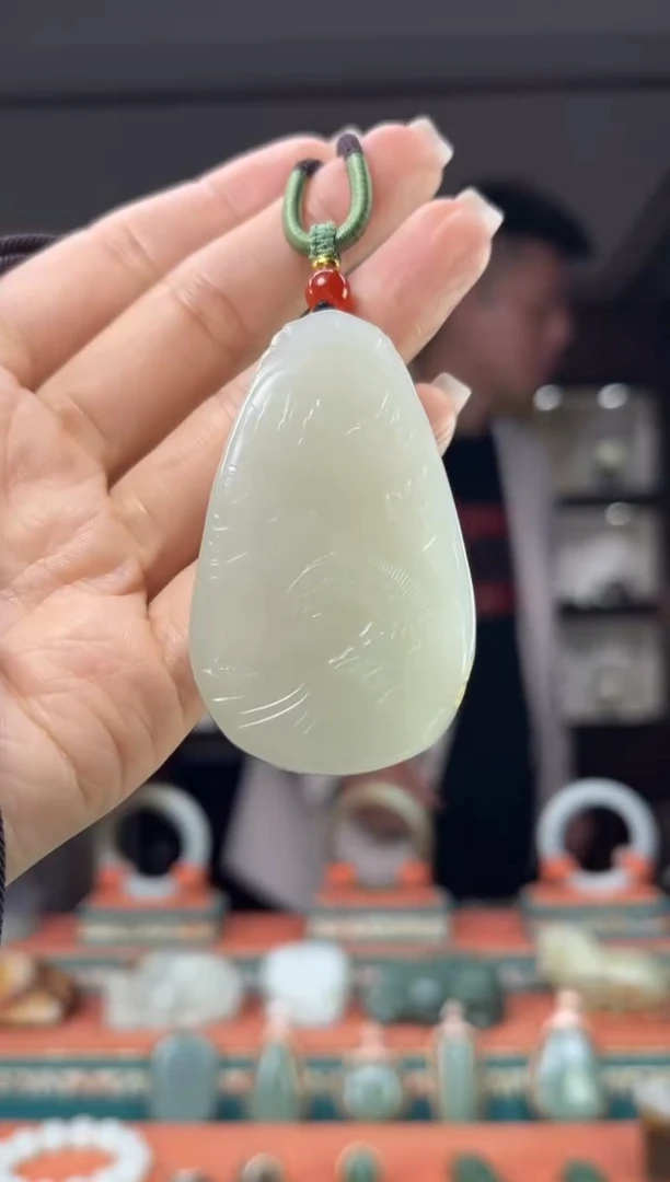 颈饰未镶嵌和田玉佩佩