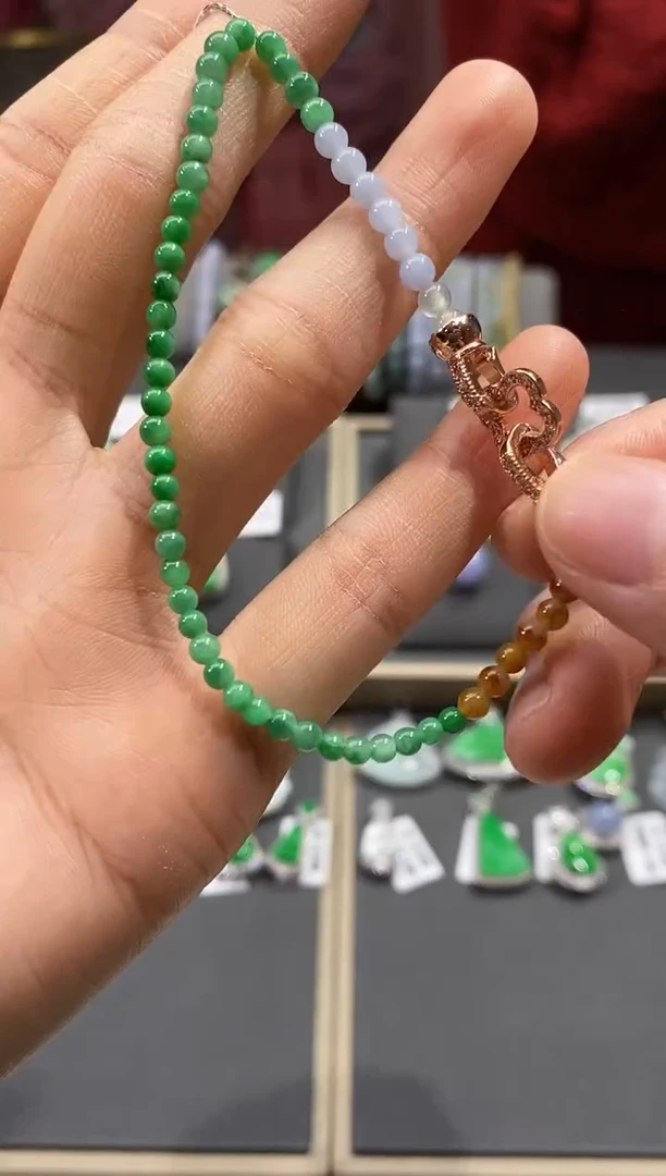 颈饰未镶嵌翡翠手串