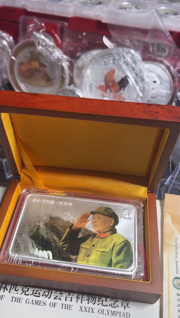 纯银邓爷爷周年银币亚克力盒有裂