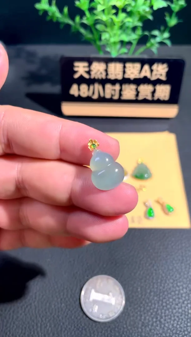 颈饰18K金镶嵌翡翠翡翠