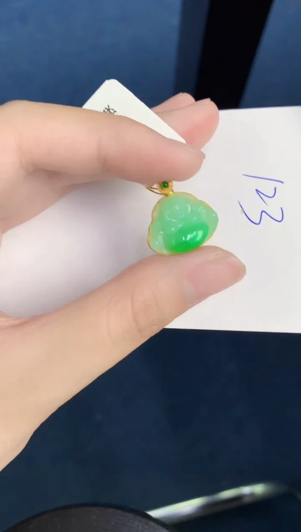 翡翠18K金镶嵌颈饰00000000
