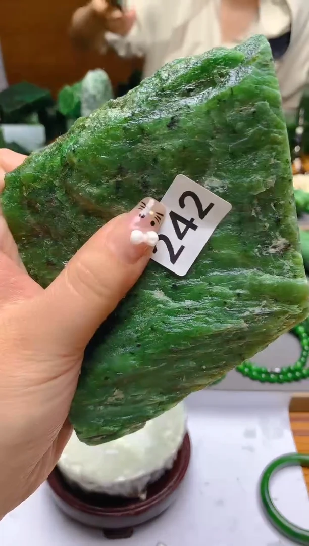 和田玉（碧玉）未镶嵌珠宝半成品1