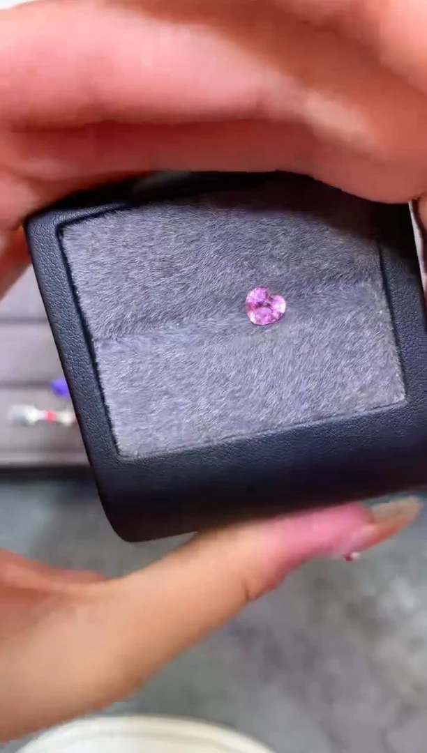 未镶嵌裸石定制尖晶石心形 粉色调 0.85ct
