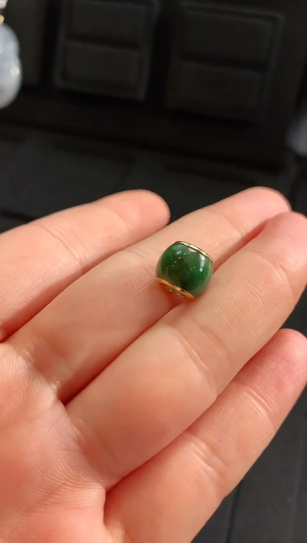 【闪购商品】翡翠吊坠(不含链)18K金镶嵌吊坠