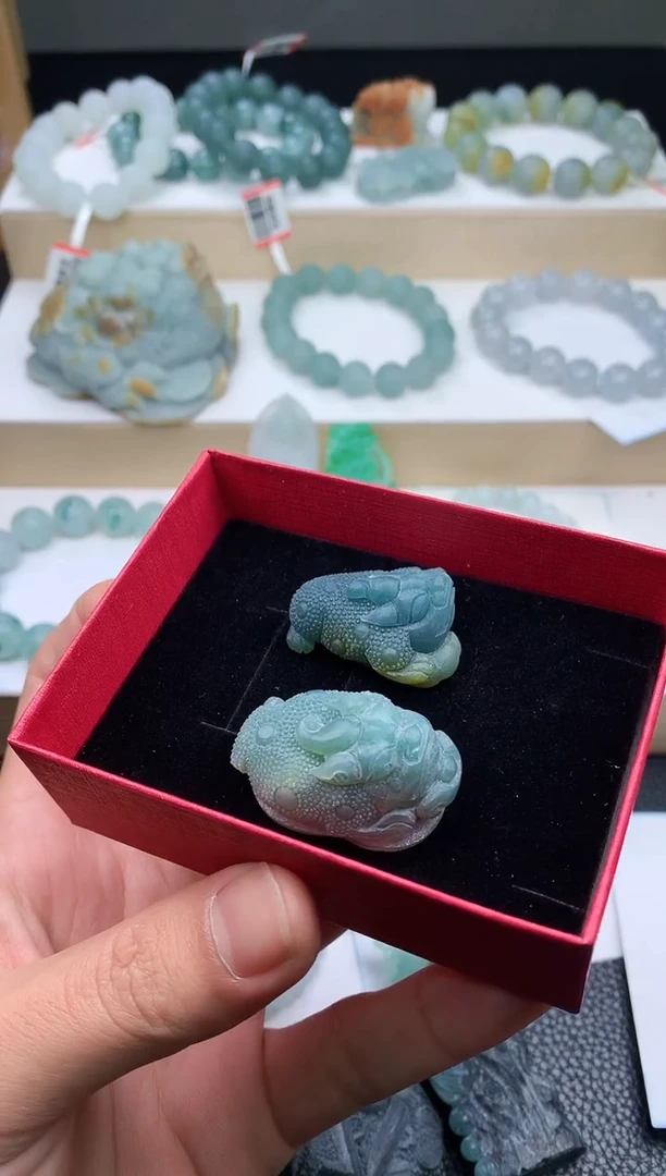 未镶嵌定制翡翠花**米金蟾