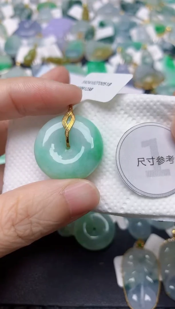 颈饰18K金镶嵌翡翠天然缅甸A货翡翠