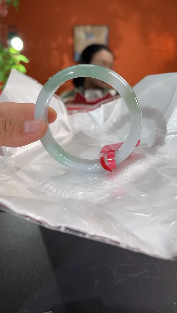 未镶嵌手镯翡翠V**唐翡翠手镯