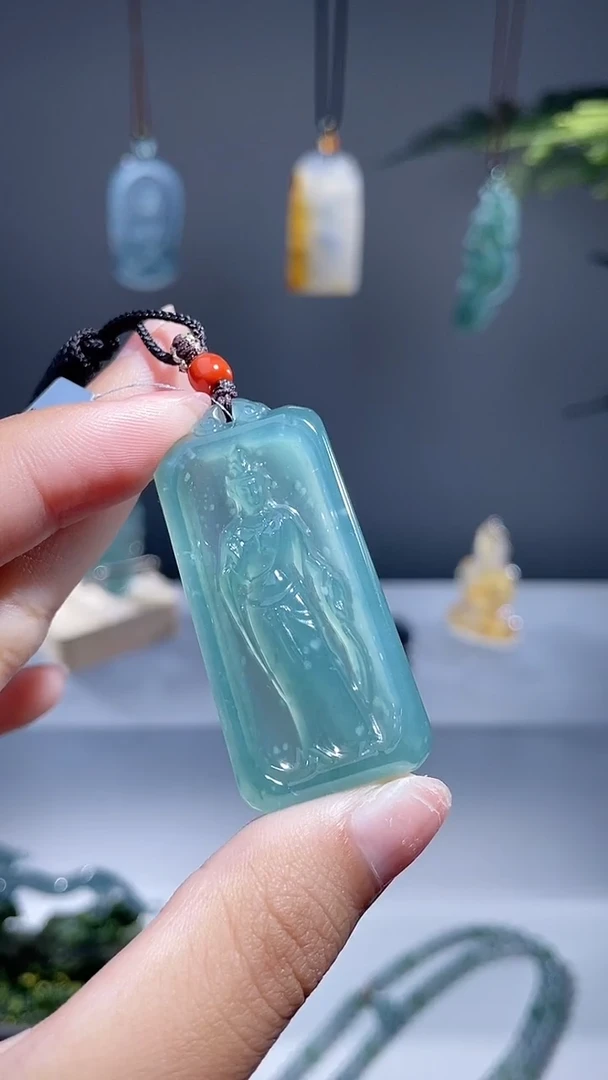 颈饰未镶嵌翡翠观音