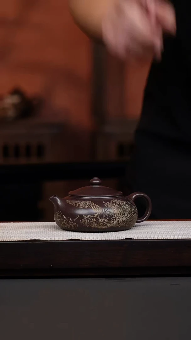 茶壶紫砂茄皮紫刻绘寒江