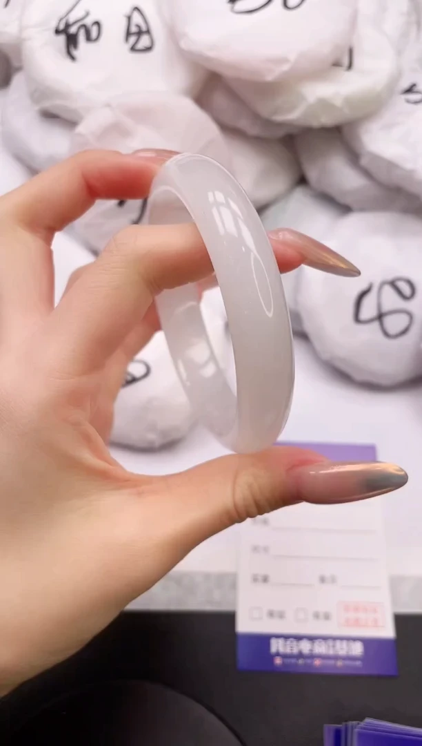 【闪购商品】石英质玉手镯未镶嵌5K18-63