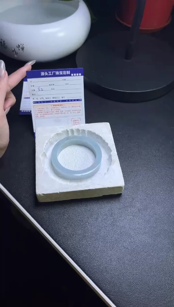 未镶嵌手镯定制翡翠两**柚定制产品不退不换
