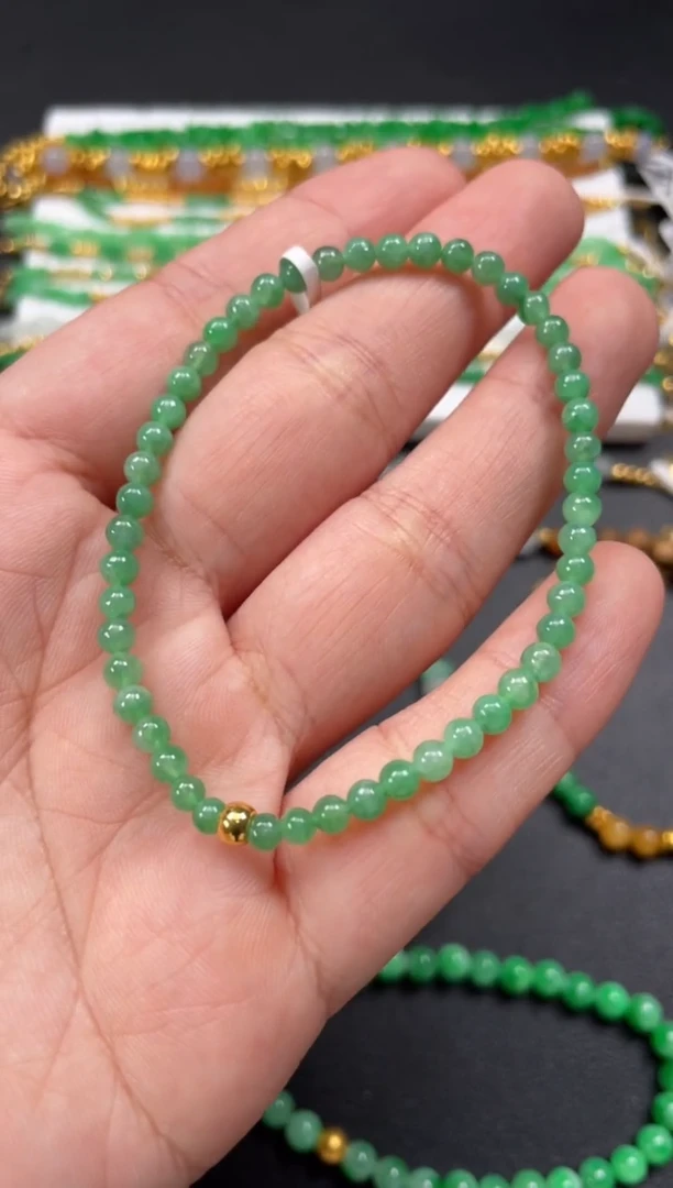 套链足金镶嵌翡翠一条   P262