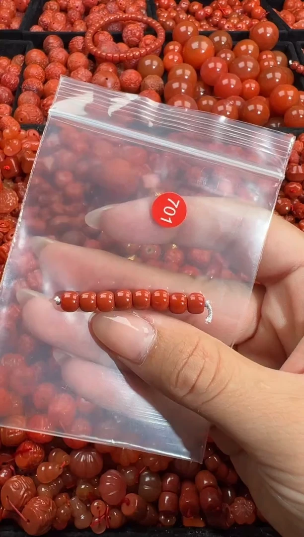 南红玛瑙未镶嵌颈饰1
