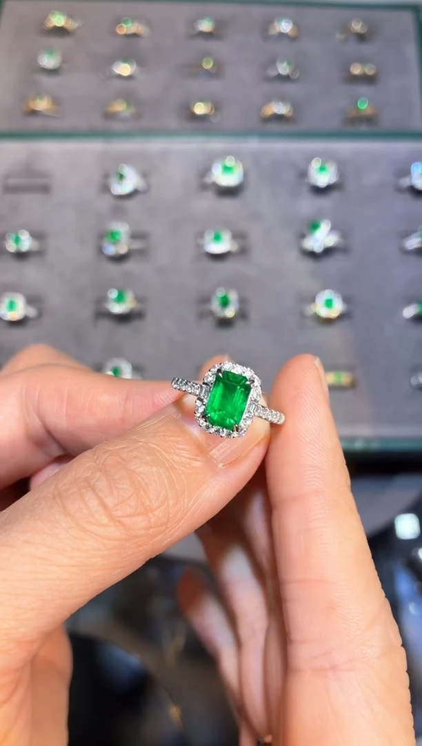 18K金镶嵌戒指祖母绿【闪购】1.53ct/同步展会价