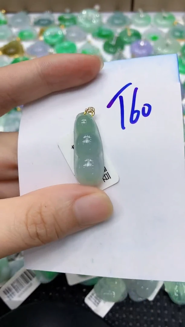 翡翠18K金镶嵌颈饰111111111
