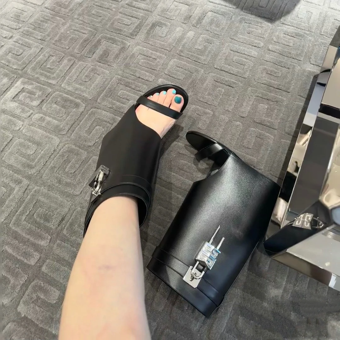 Yyynn Babies 直筒性感辣妹凉鞋