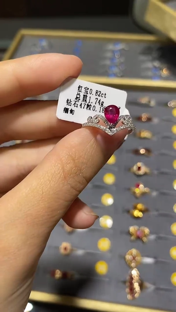 18K金镶嵌戒指红宝石