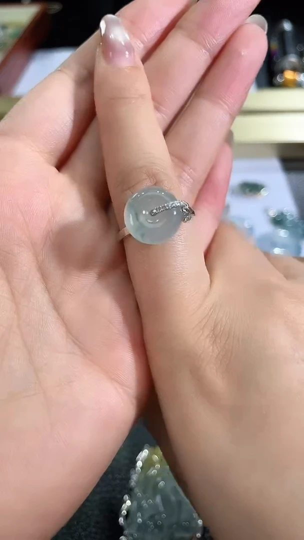 颈饰银S925镶嵌翡翠2026123001