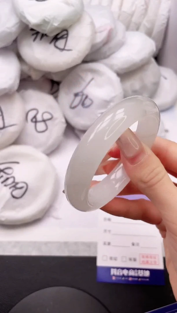 【闪购商品】石英质玉手镯未镶嵌13K181-52