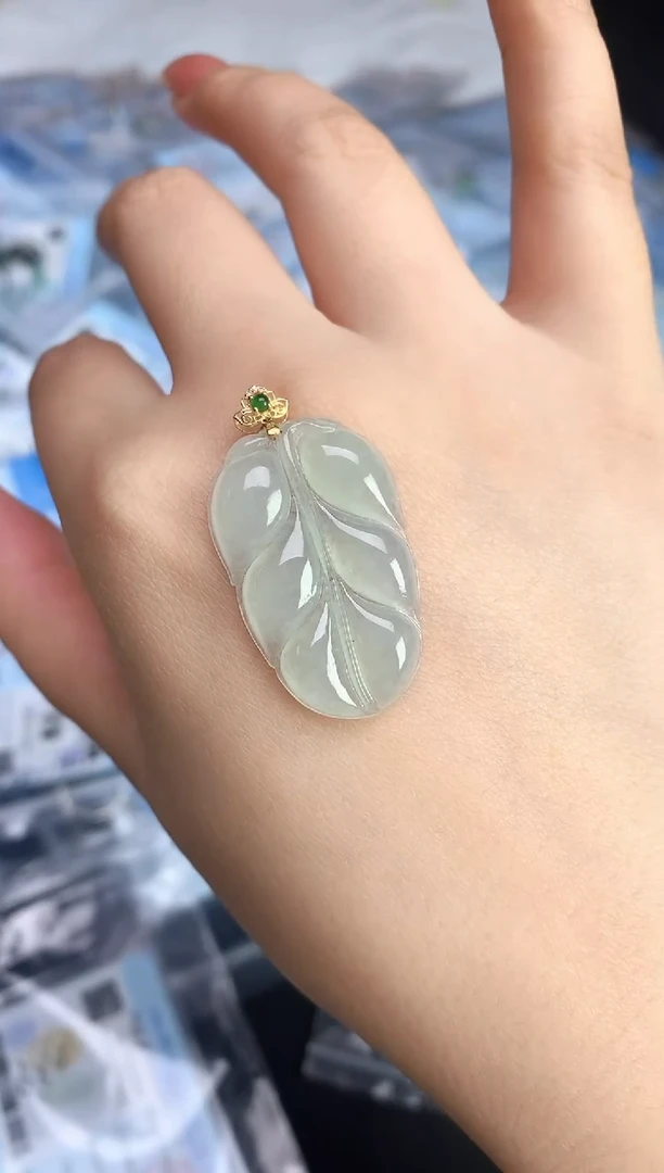 颈饰18K金镶嵌翡翠25111401