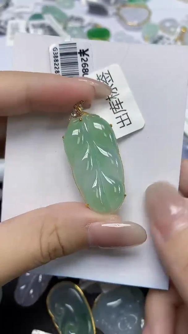 翡翠18K金镶嵌颈饰天然缅甸翡翠A货