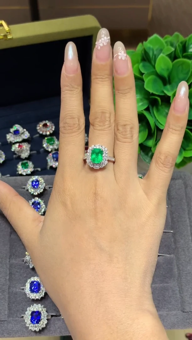 18K金镶嵌戒指祖母绿1.89ct