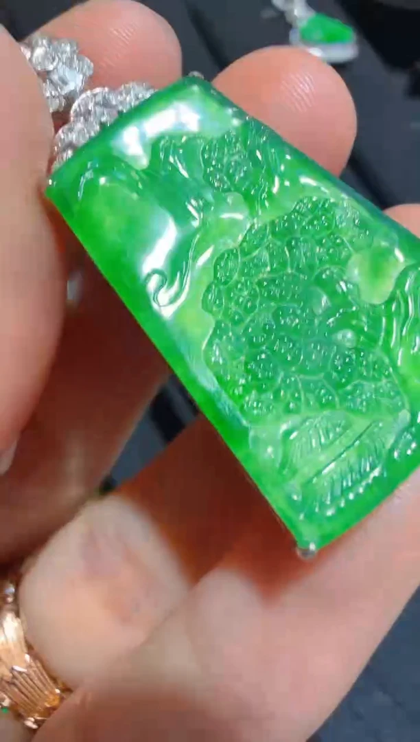 吊坠(不含链)18K金镶嵌翡翠多样性团购发一件（不退不换）