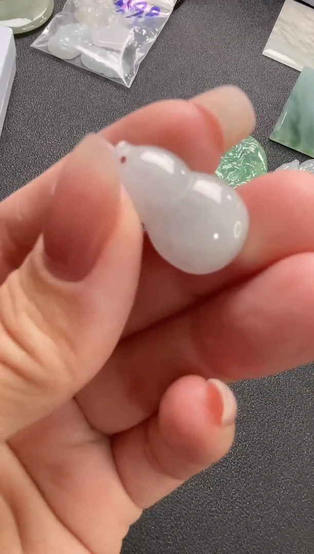 翡翠未镶嵌吊坠(不含链)葫芦