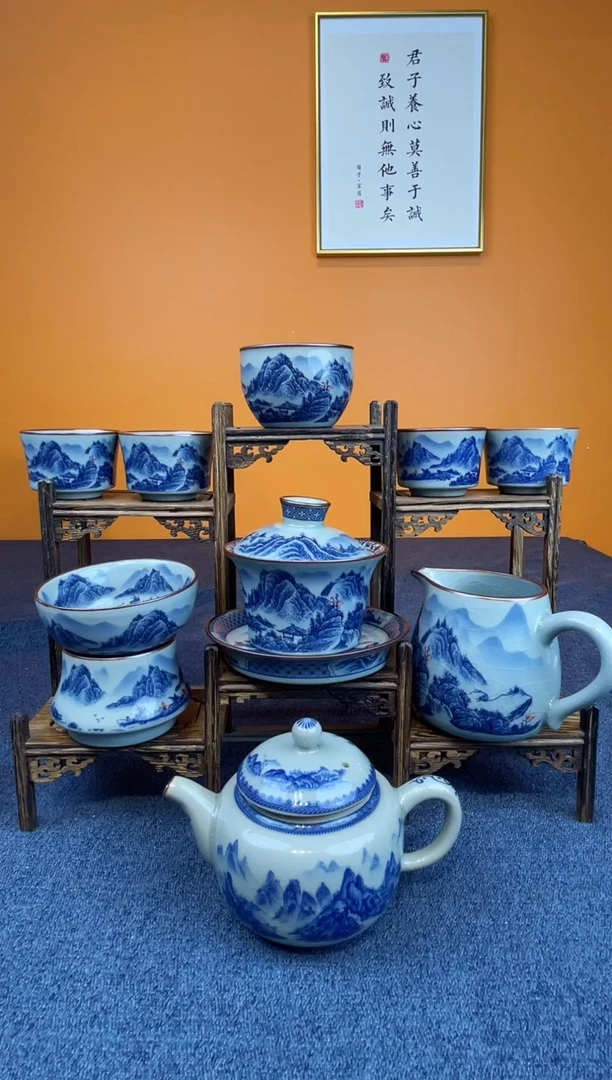 可**麻景德镇釉里红8件加壶