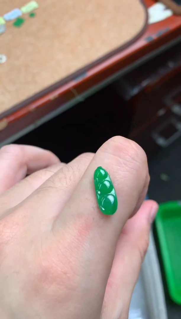 未镶嵌定制翡翠裸玉