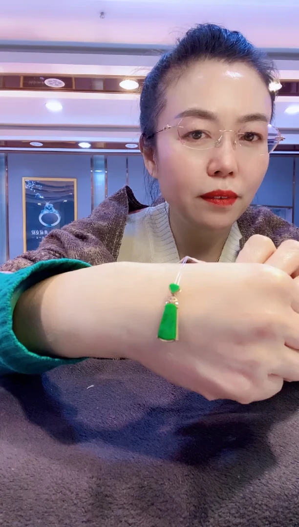 颈饰18K金镶嵌翡翠翡翠吊坠