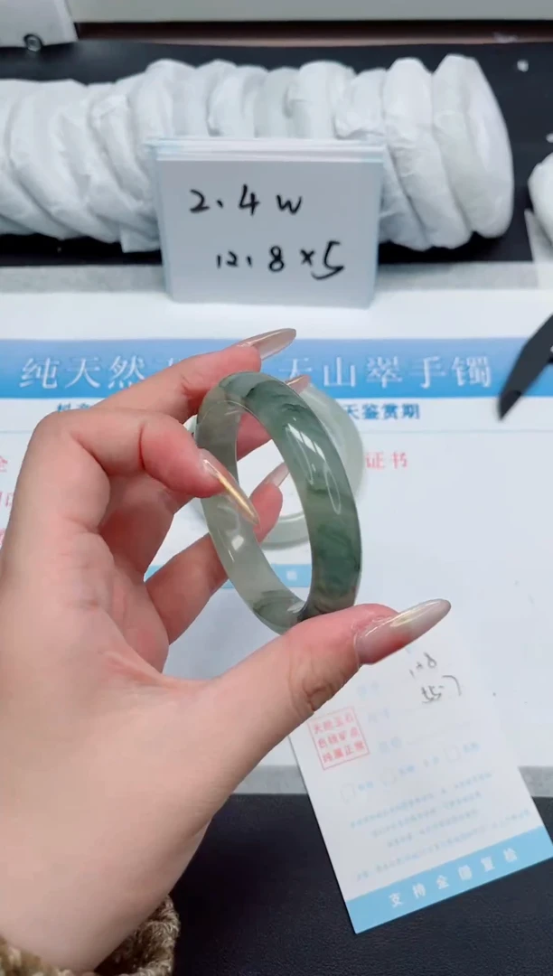 【闪购商品】石英质玉手镯未镶嵌138-55.7