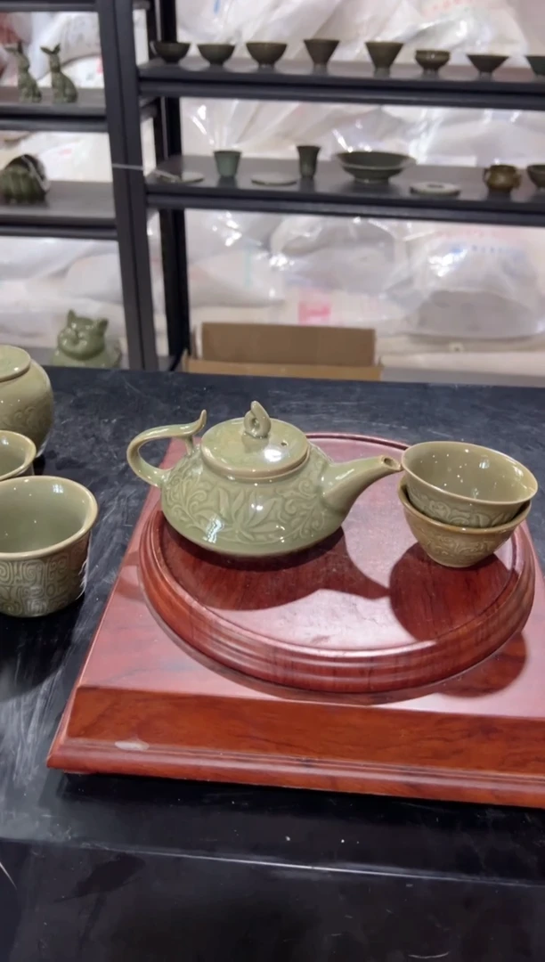 微瑕耀州窑莲纹虚遍壶+莲纹小杯2