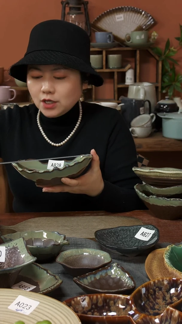 陶瓷A828  一只红泥异形碗19.5*17*6微瑕