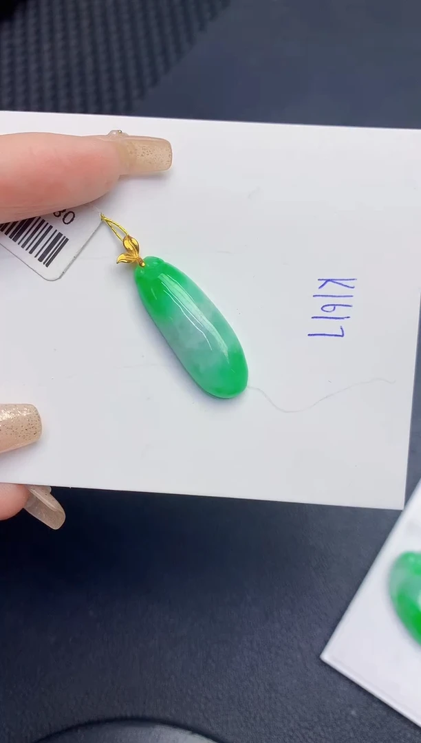 颈饰18K金镶嵌翡翠缅甸天然翡翠A货