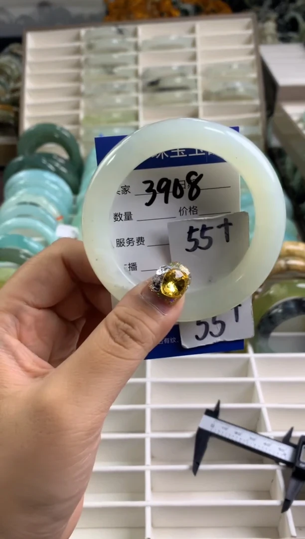 【闪购商品】蛇纹石玉手镯未镶嵌3908