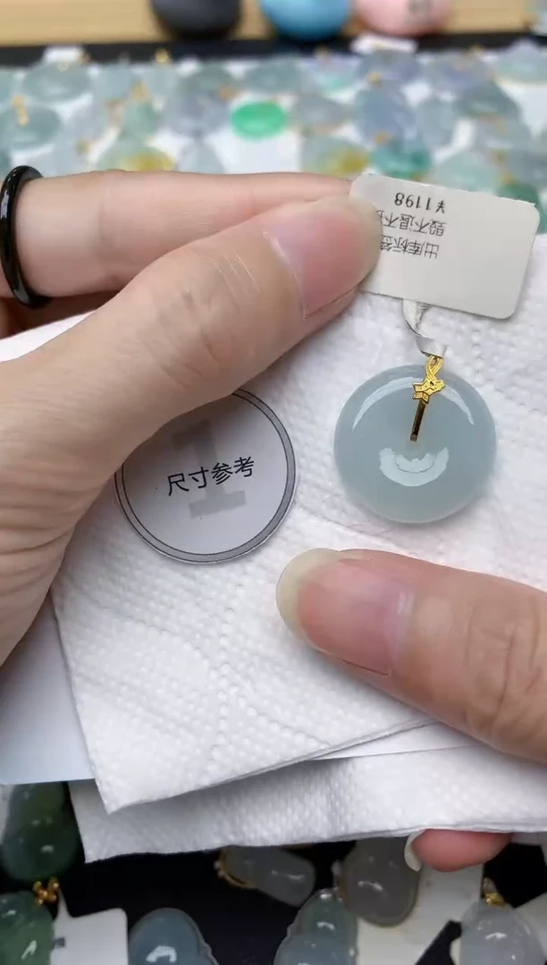 翡翠18K金镶嵌颈饰天然A货翡翠