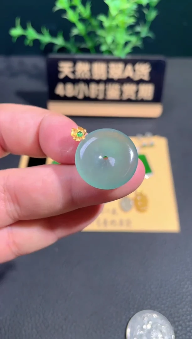 颈饰18K金镶嵌翡翠翡翠